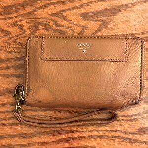 Fossil Tan wallet. Good condition.